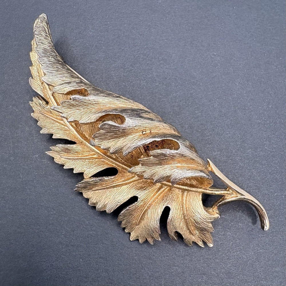 Vintage‎ Coro Pegasus Curled Leaf Textured Gold Tone Brooch 3"